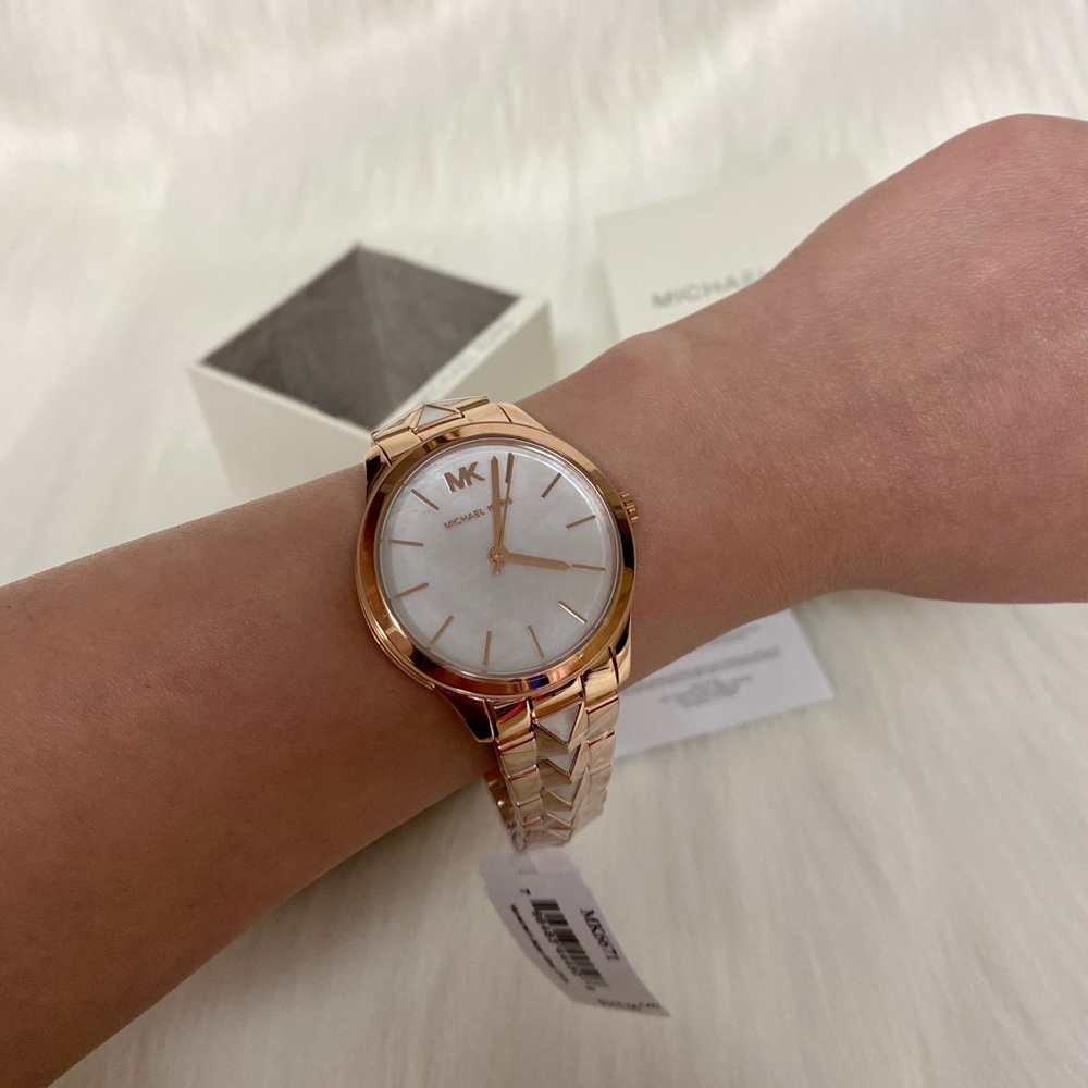 ⛔️SOLD⛔️MICHAEL KORS WATCH - Picture 6 of 8